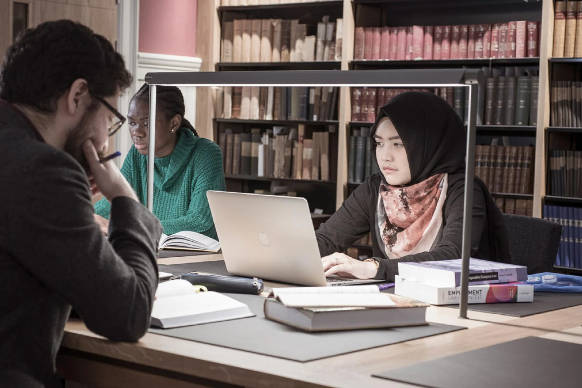 Best AI for Law Students to Summarize Legal Textbooks (Save 10+ Hours Every Week)